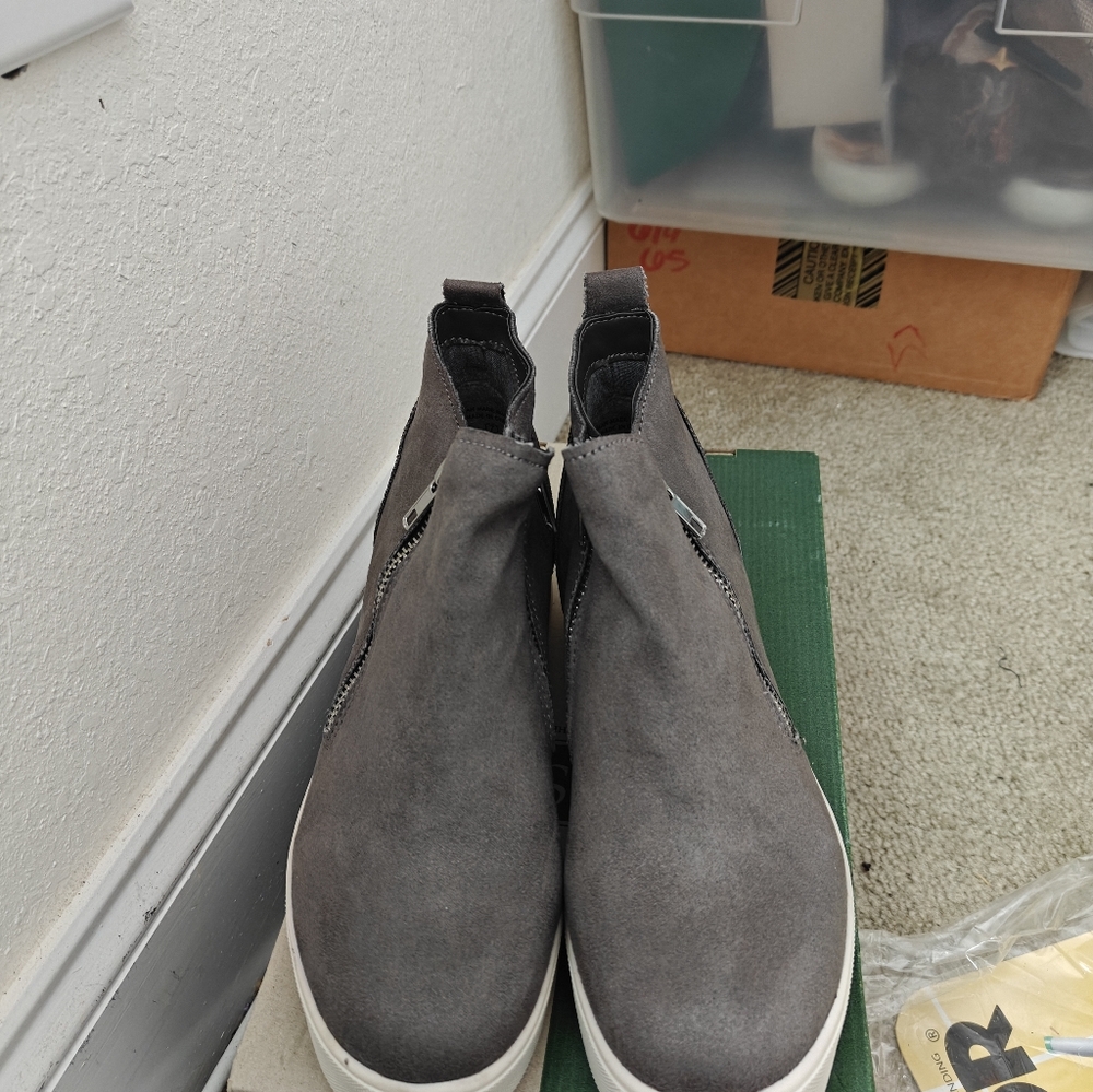 Soda Taylor-G Grey Wedge Sneakers
